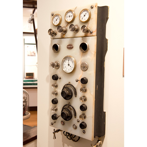 This Columbia Distributing Panel was produced in 1915 by the Ritter Dental Manufacturing Company to control the electrical components of a dental office, such as air compressors, drill engines, and more