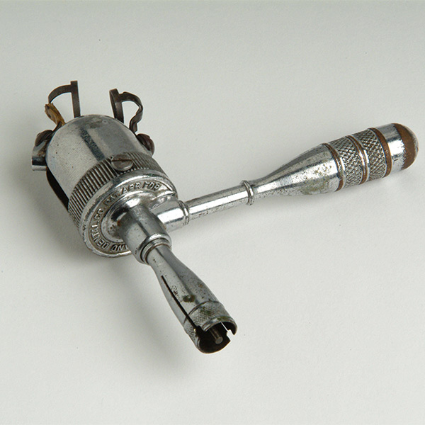 Metal amalgam mixer, 20th century, L